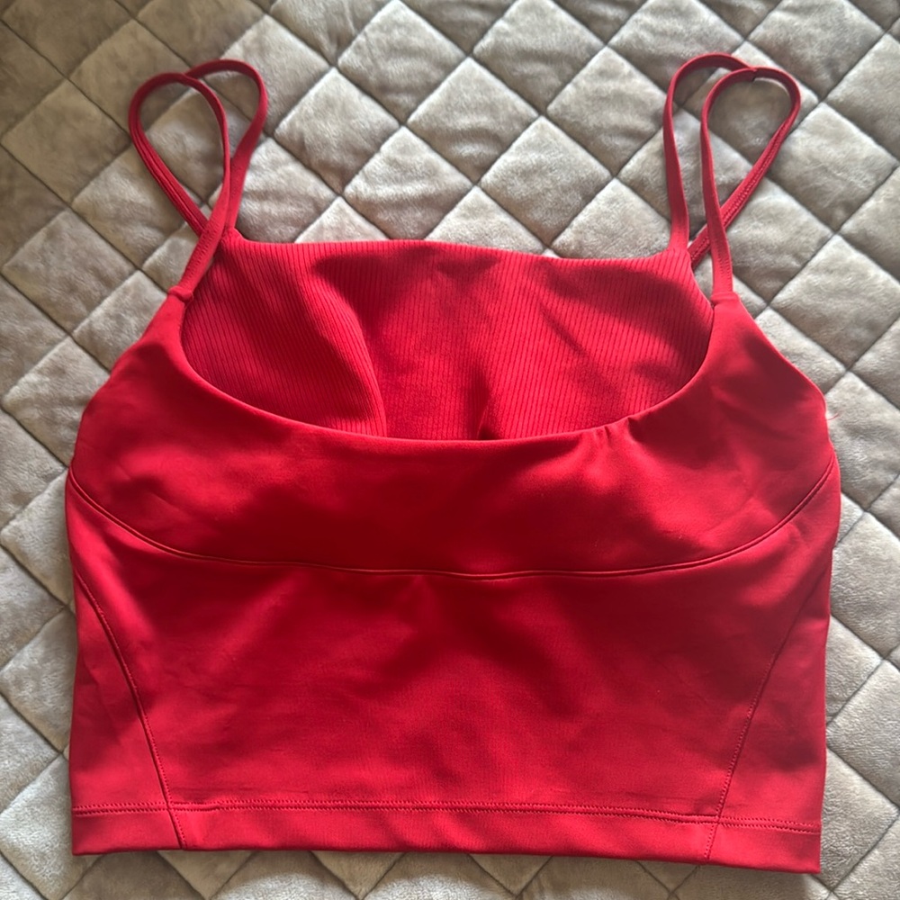 alo top
Size small
RED “TRENDING COLOR”